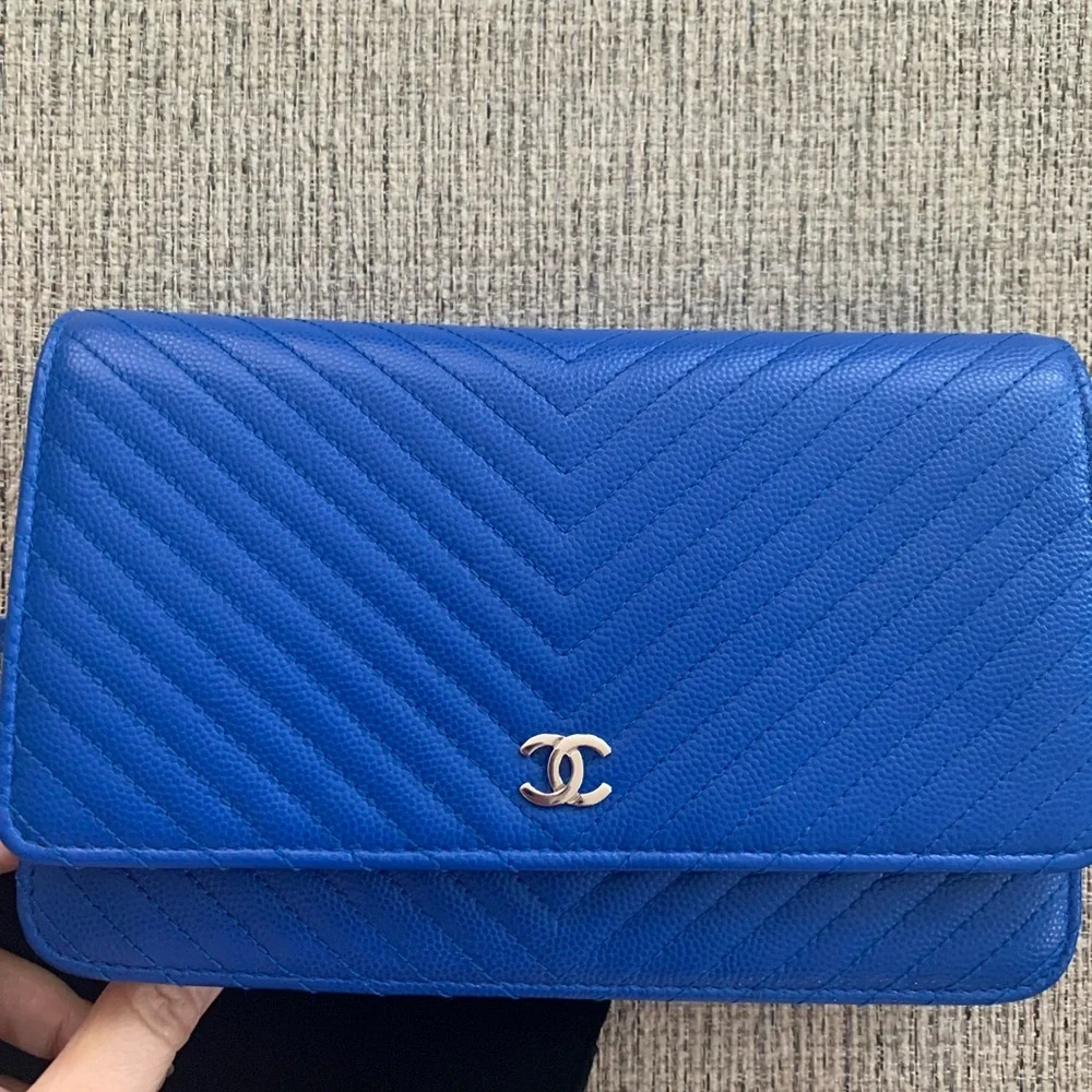 Chanel classic chevron wallet on chain - Picture 8 of 12